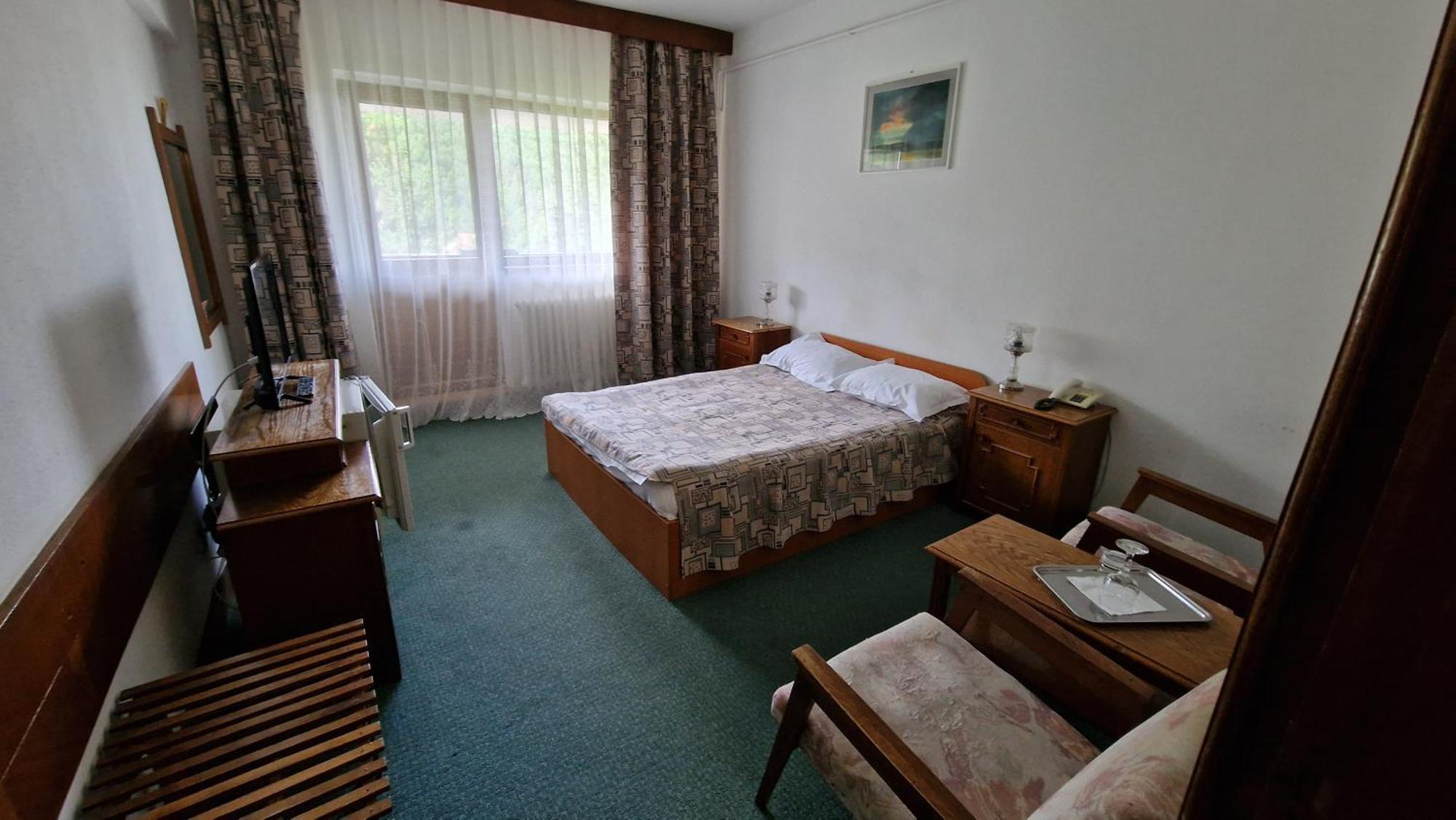 Hotel Bradul - Κοβάσνα Εξωτερικό φωτογραφία