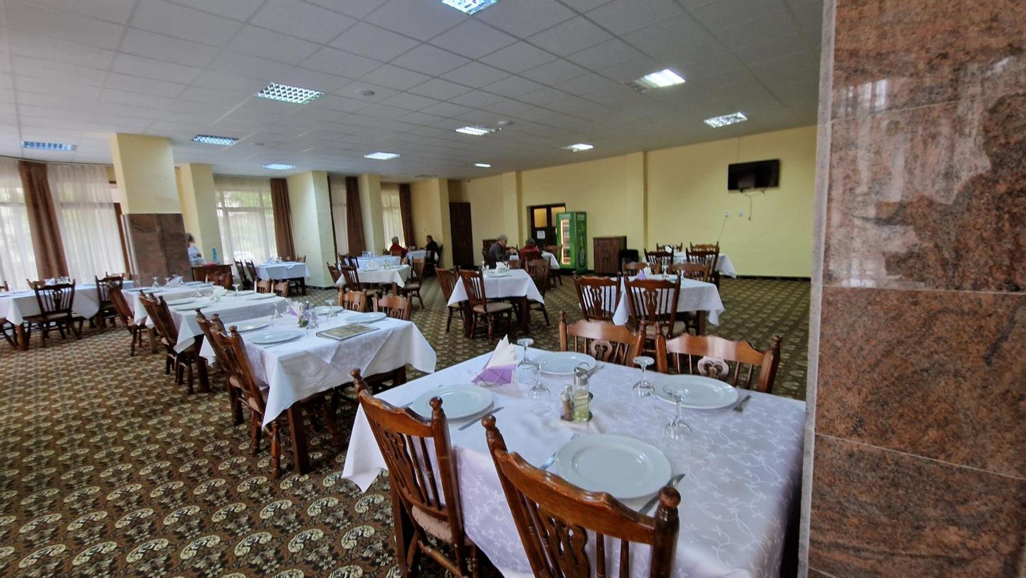 Hotel Bradul - Κοβάσνα Εξωτερικό φωτογραφία